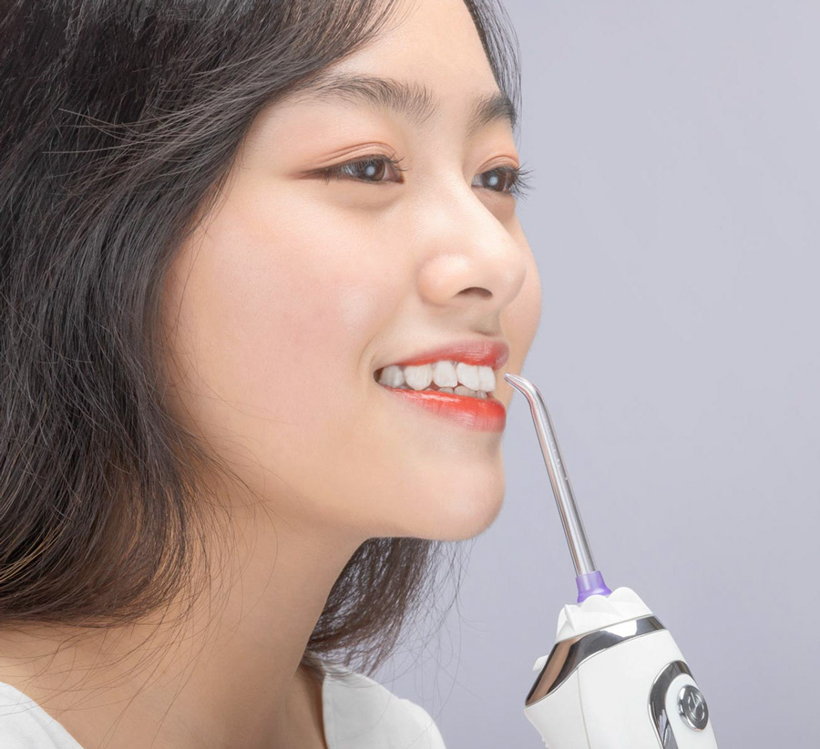 Nên dùng tăm nước trước hay sau khi đánh răng? 2 huong-dan-su-dung-tam-nuoc