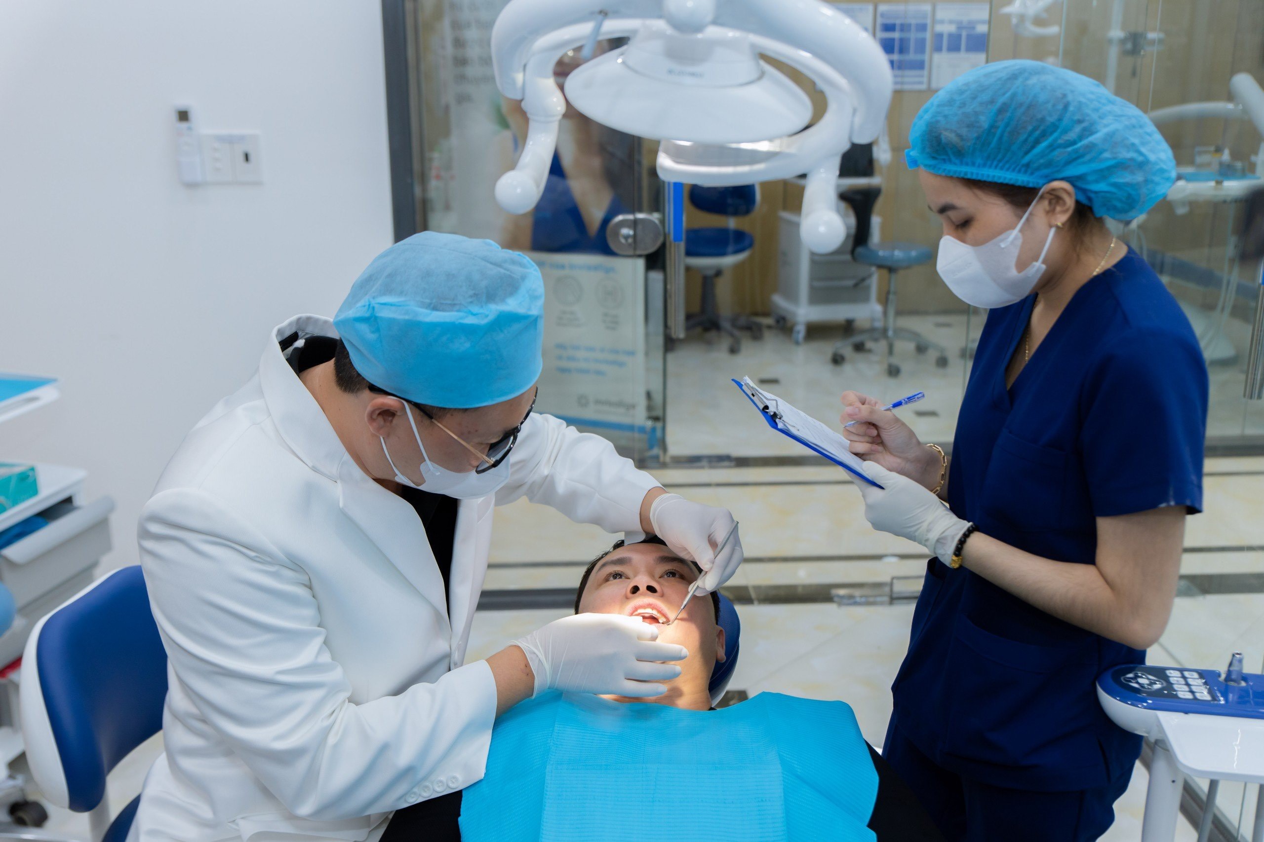 Nhược Điểm Của Việc Bọc Răng Sứ Và Nguy Cơ Tiềm Ẩn 3 lua-chon-nha-khoa-uy-tin